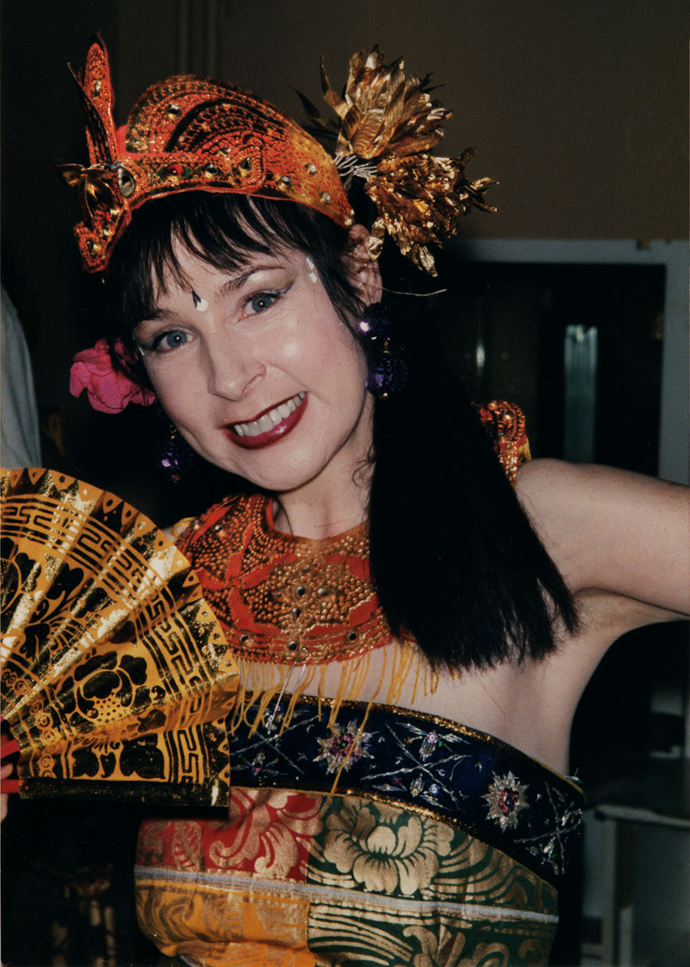 Maria D’Arcy in costume at the Théâtre de Mogador, June 2001.
